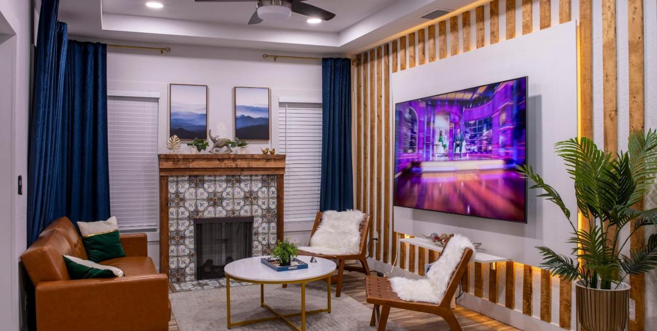 Luxury 5-br House, Downtown With *