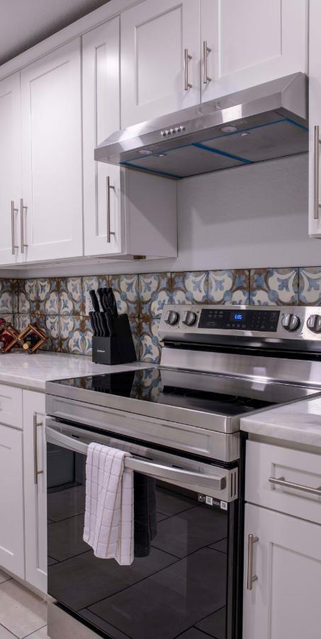 Luxury 5-br House, Downtown With *