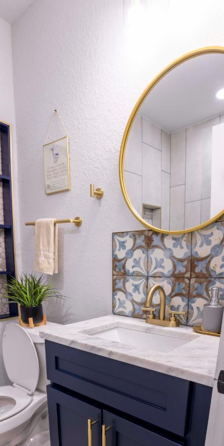 Luxury 5-br House, Downtown With