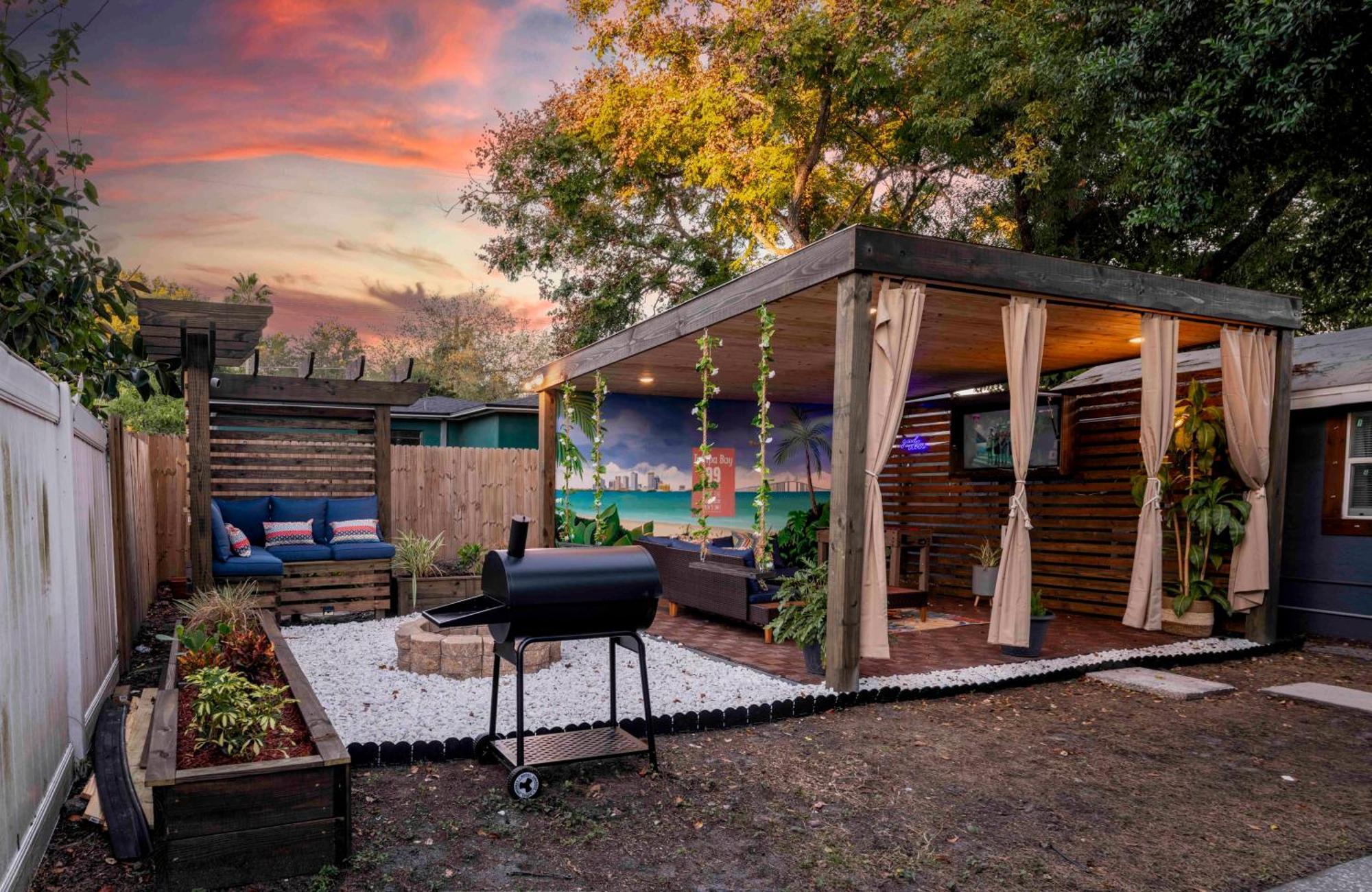 Luxury 5-br House, Downtown With Holiday home *