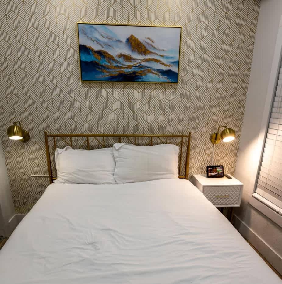 Luxury 5-br House, Downtown With Holiday home